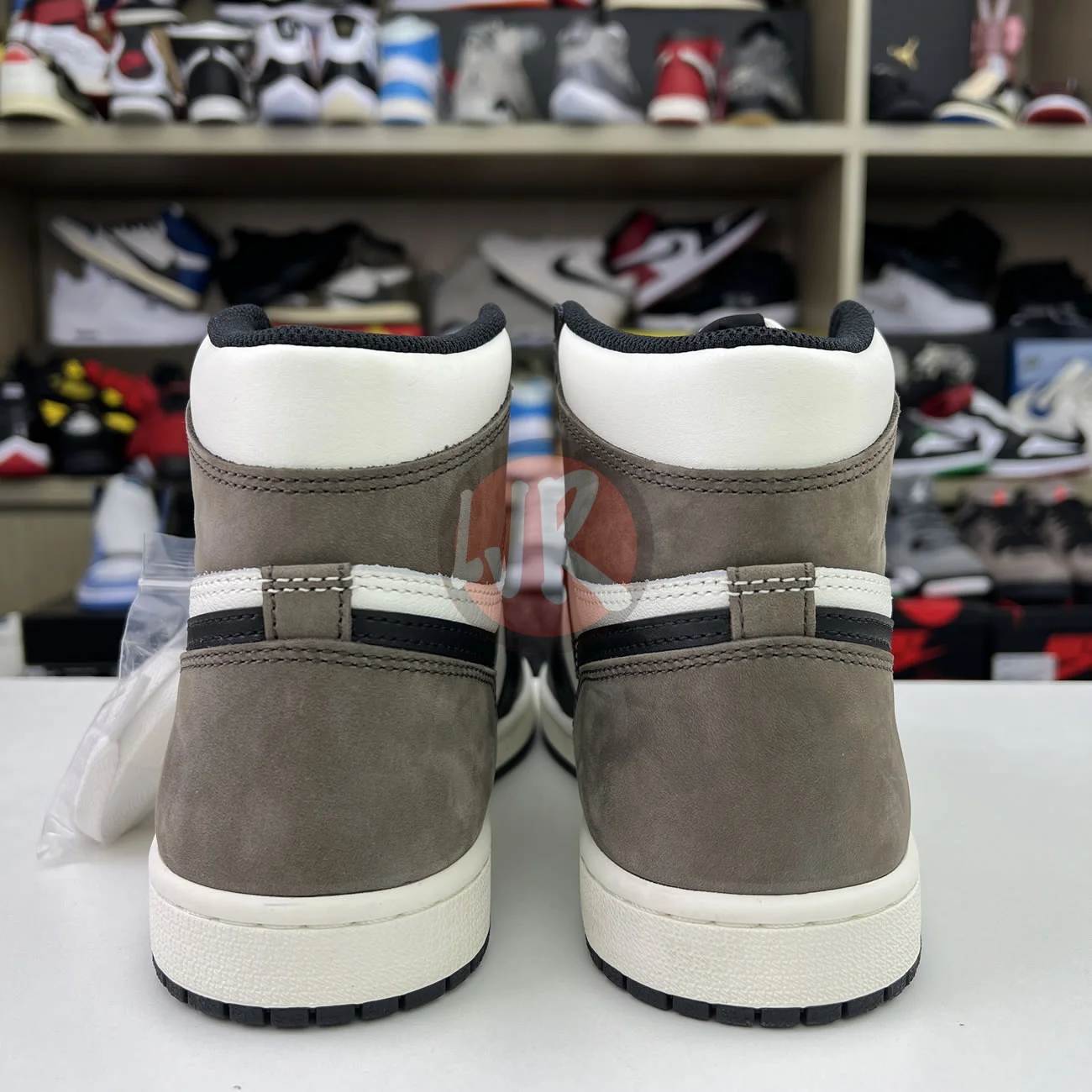 Air Jordan 1 Retro High Dark Mocha 555088 105 Ljr Sneakers (5) - www.bc-ljr.net